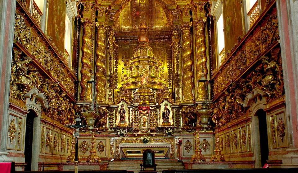 Die Kirche Santa Catarina, auch bekannt als „Igreja dos Paulistas”, ist einer der beeindruckendsten Schätze Lissabons – und dies ist der filmreifste Plan, um sie bei Einbruch der Dunkelheit zu besuchen.