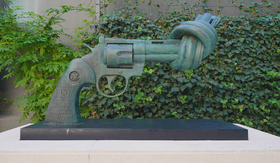 Lisboa também já tem a sua própria escultura The Knotted Gun