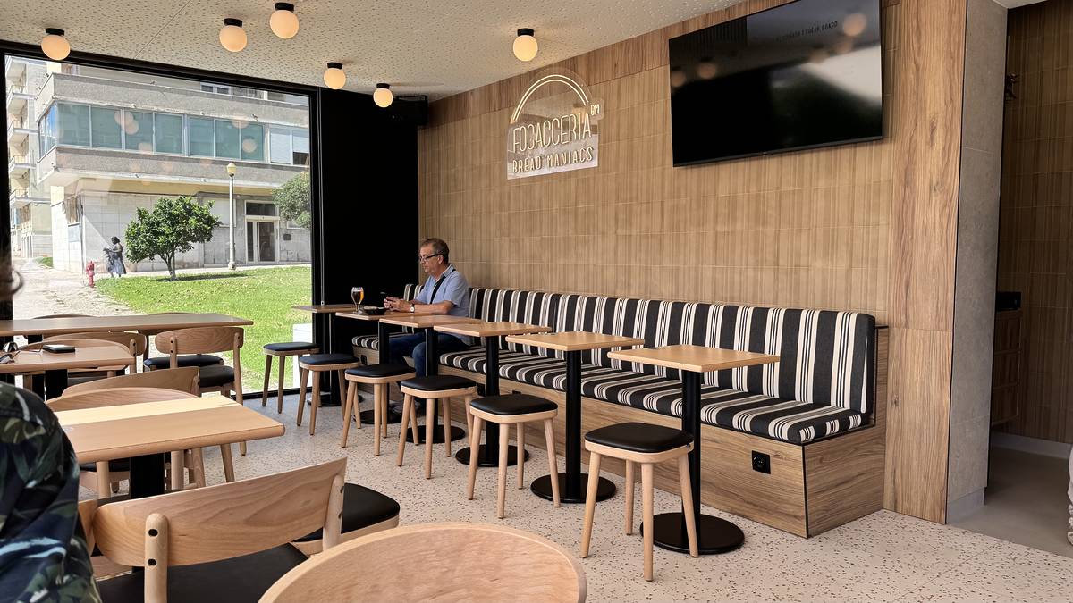 O interior da nova Focacceria Bread Maniacs oferece um espaço mais amplo e confortável.