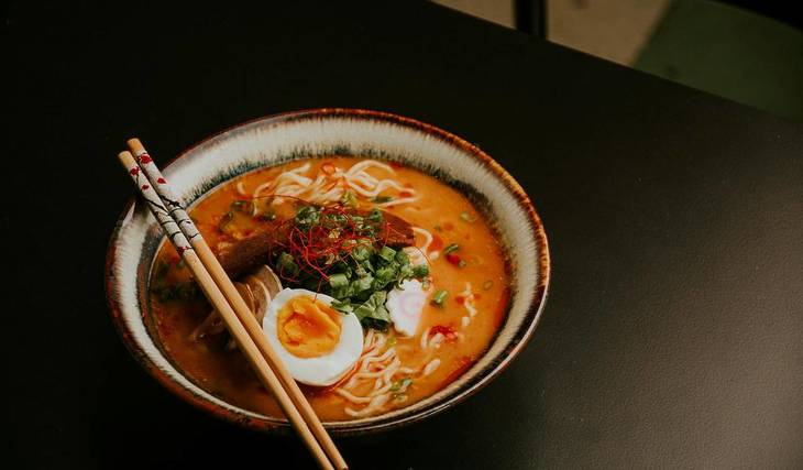 Escondidos entre o Chiado, o Parque das Nações e o Marquês de Pombal, estes são os melhores ramen fumegantes em Lisboa
