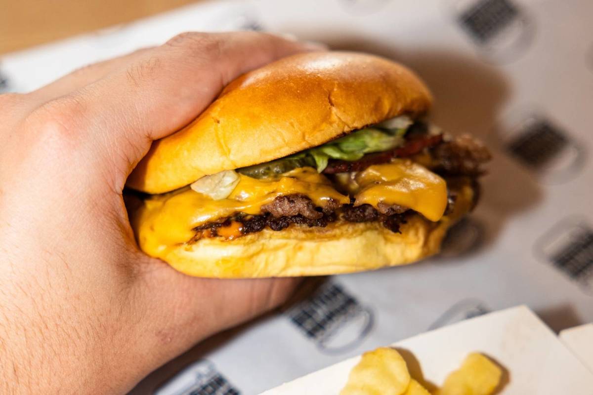 Smash burgers, the most appetizing way to eat hamburgers