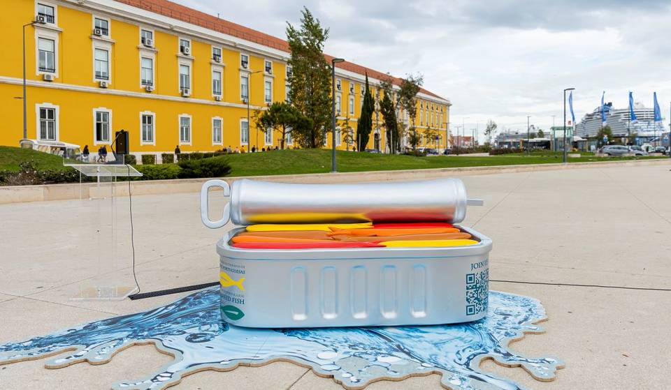 Can you imagine finding a giant can in the heart of Lisbon?