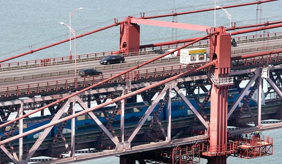 Fertagus trains connect Lisbon and Setúbal every 20 minutes