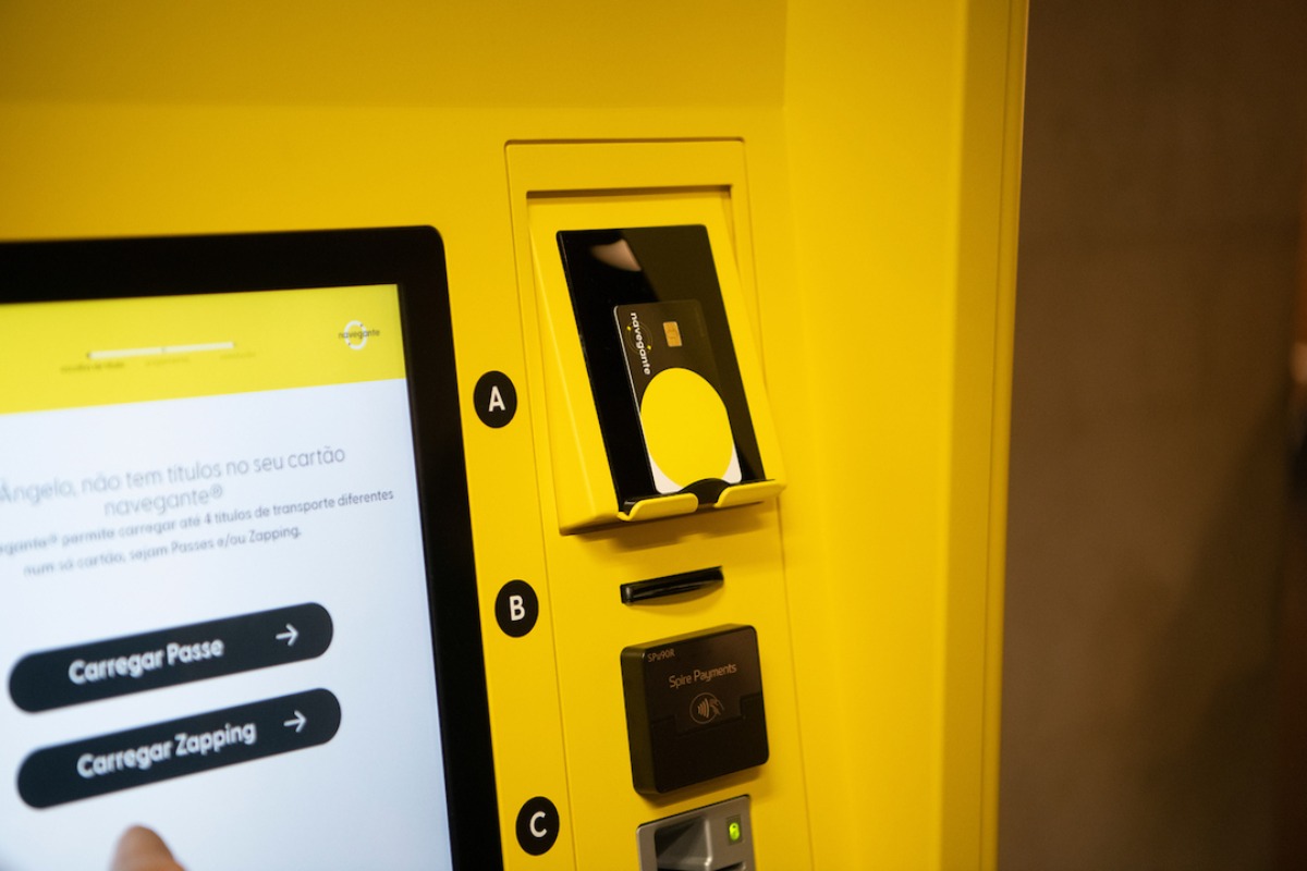 máquina de carregamento de passe navegante