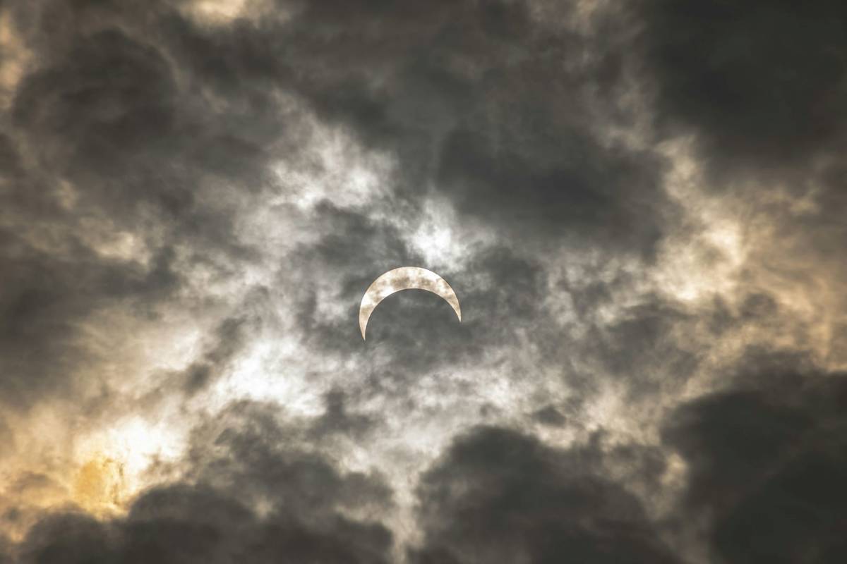 Eclipse solar parcial guia do fen meno vis vel em portugal
