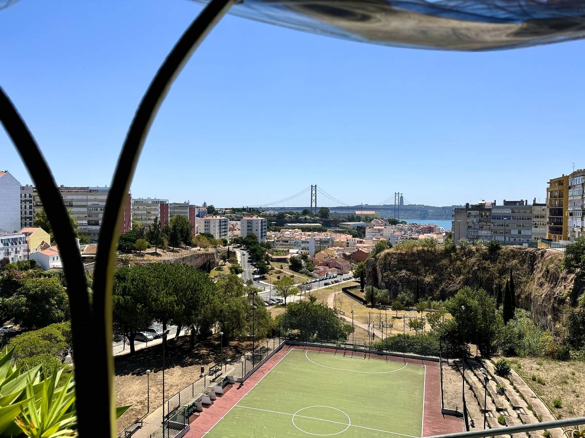 Vista desafogada para o Tejo