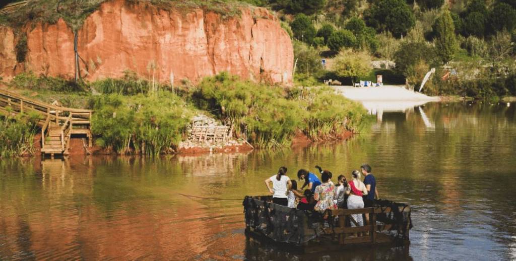 Imagens do Parque Aquático Lagoa do Falcão, em Torres Vedras
