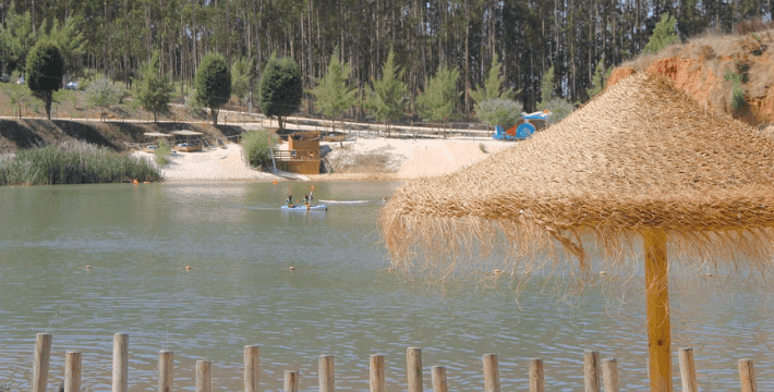 Imagens do Parque Aquático Lagoa do Falcão, em Torres Vedras