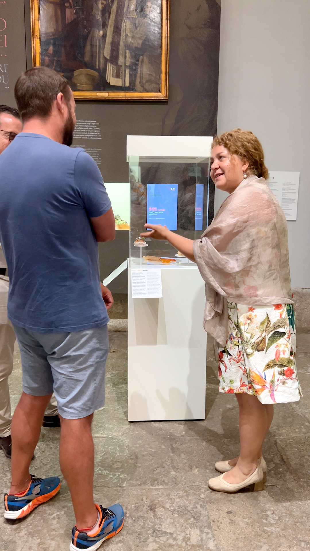 Comissária Paula Barata Dias na exposição Quando o Corpo se Faz Doce, no museu de lisboa - santo antónio