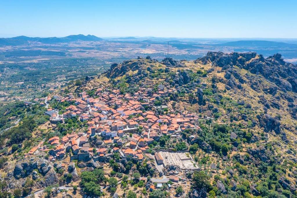 A aldeia histórica de Monsanto é um destino que vale a pena visitar na Beira Baixa Interior