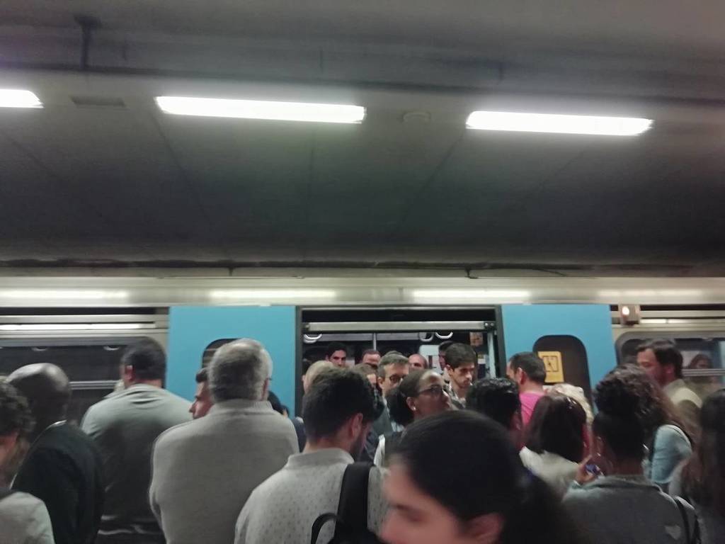 limitaciones transporte público en lisboa, hora punta en el metro de lisboa