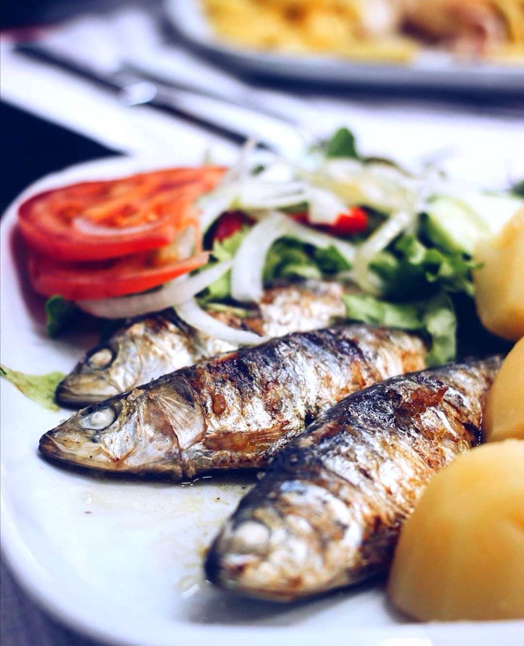 sardinhas assadas no restaurante casa da índia