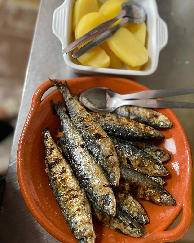 grilled fish at the Retiro do Pescador restaurant at Fonte da Telha