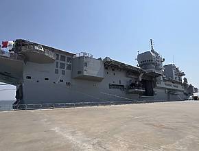 Trieste, the giant Italian helicopter carrier, has just docked in Lisbon to delight all visitors