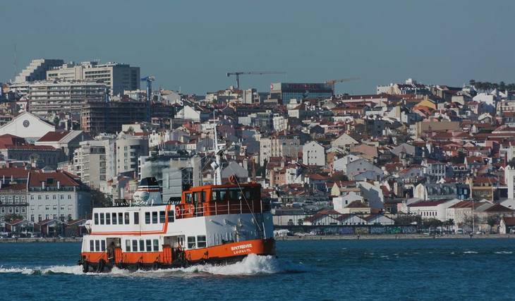 Ligações fluviais entre Lisboa,  Cacilhas e Barreiro têm novos horários