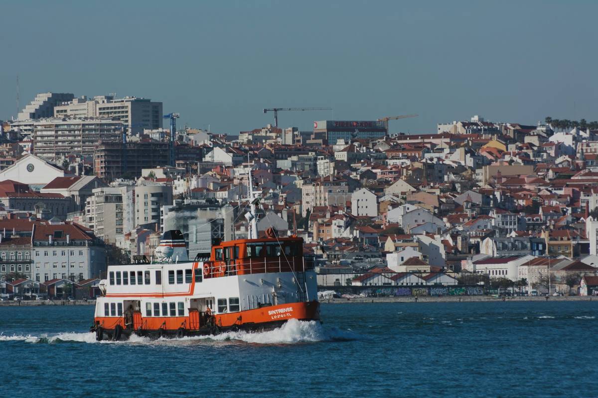 cacilheiro no rio tejo, expressões de lisboa