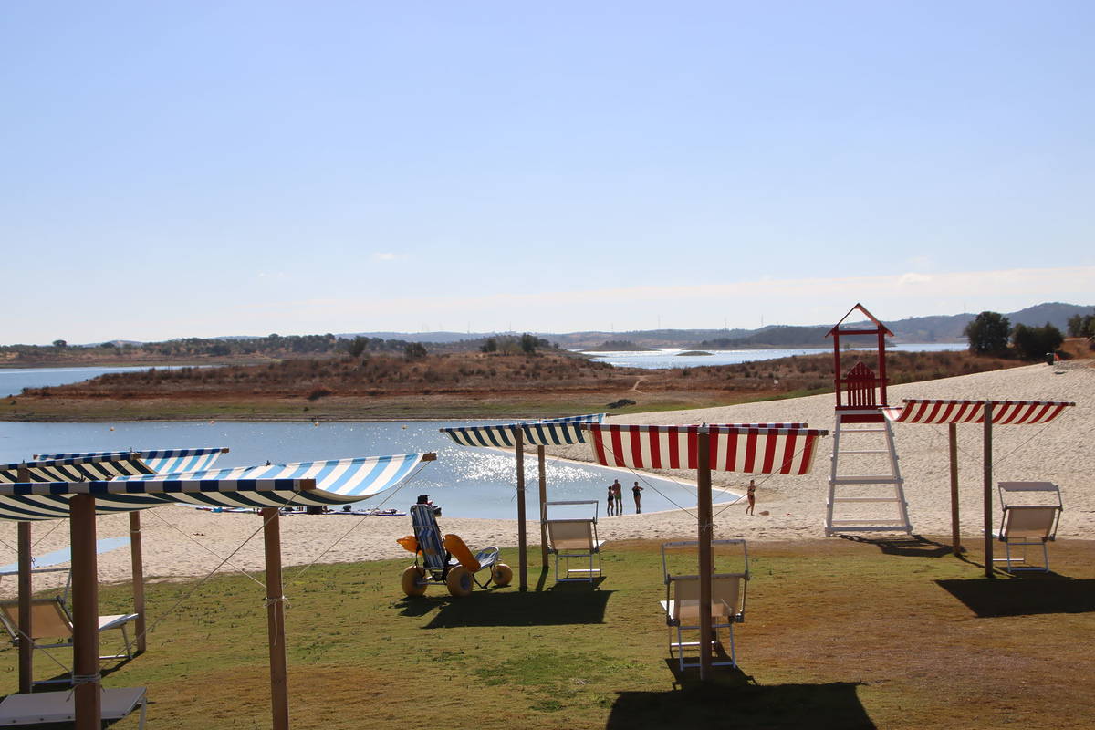praia fluvial de alqueva, bandeira praia acessível
