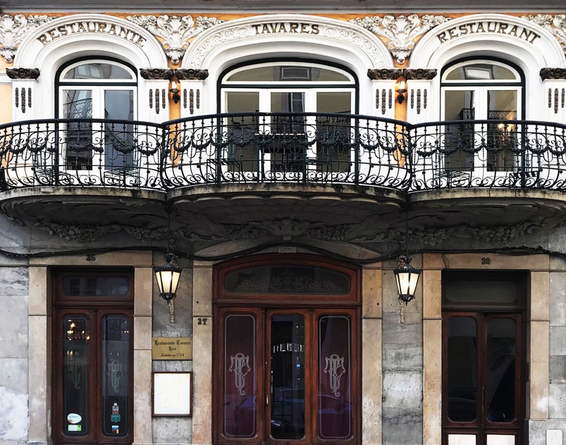 entrada e fachada do prédio do restaurante tavares