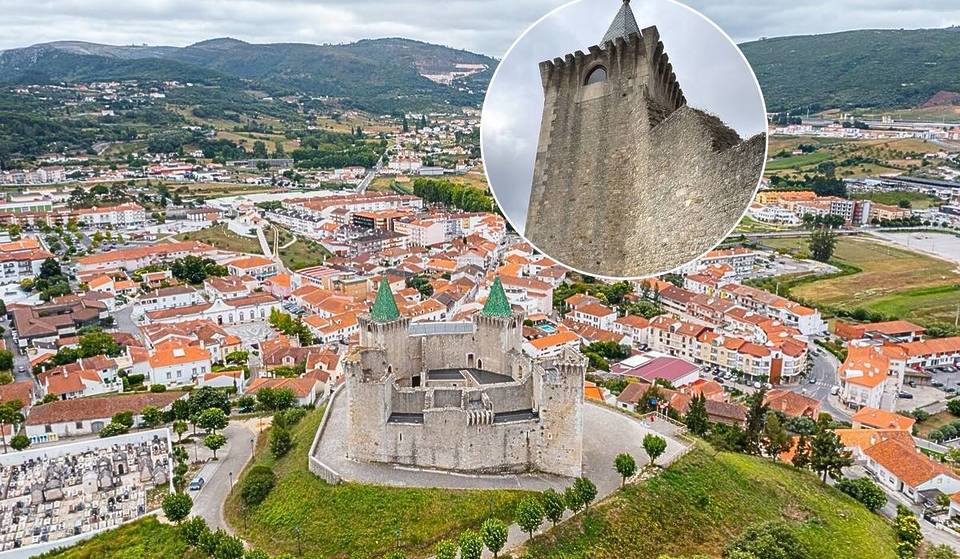 This palace-style castle with its green roofs is one of the most beautiful in Portugal and is a 1-hour 40-minute drive from Lisbon
