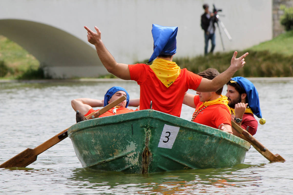participantes da Grande Regata de Barquinhos a Remos