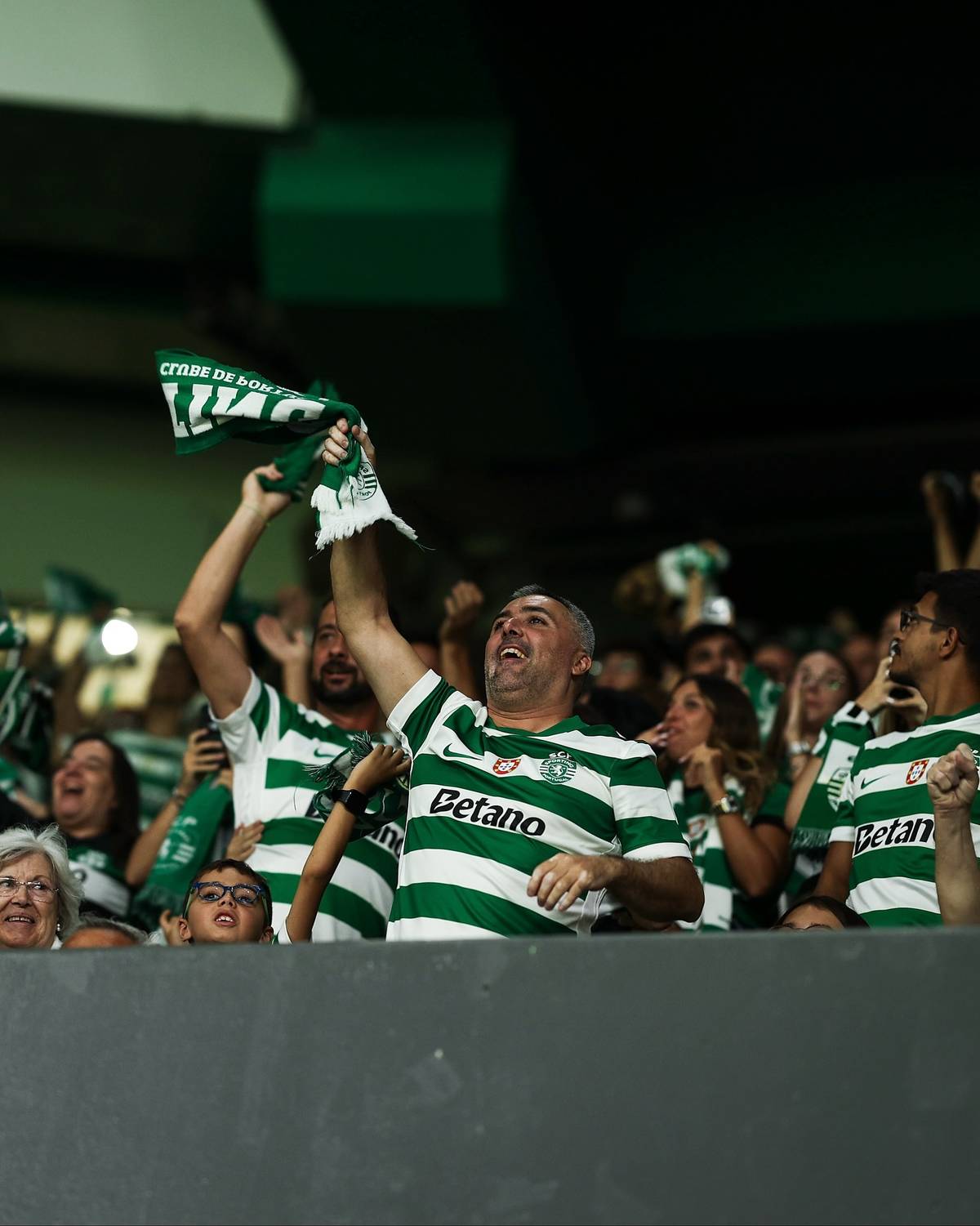 adeptos do sporting no estádio josé alvalade