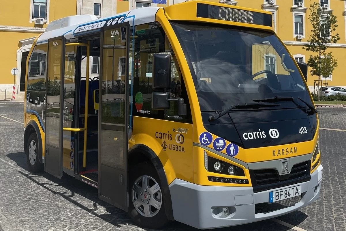 minibus da carris que vai fazer a ligação Glória - Largo do Carmo