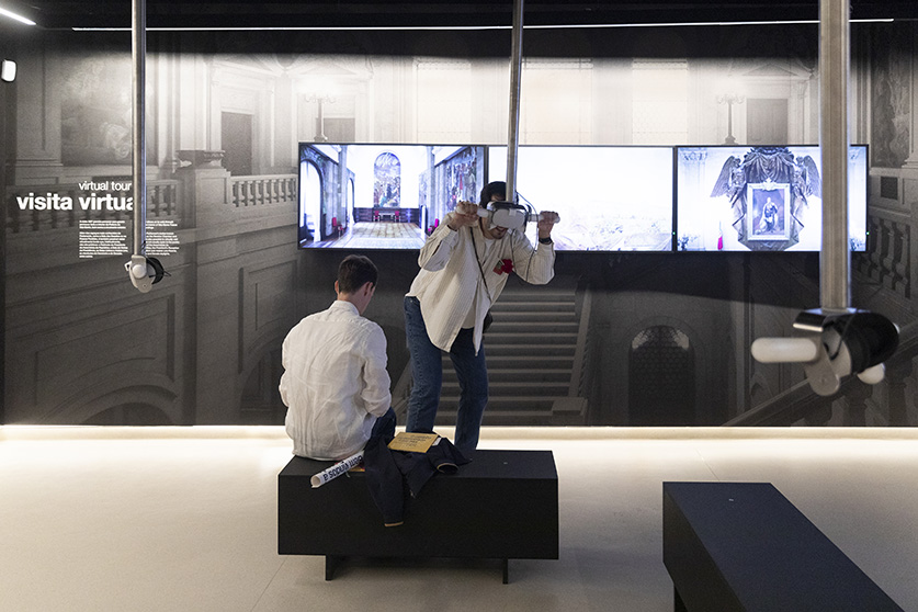 pessoas a interagir na Casa do Parlamento