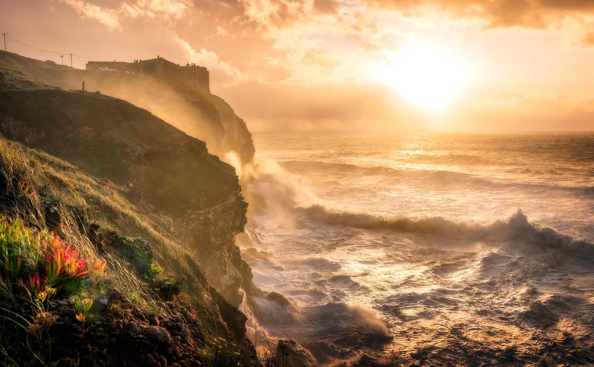 praia-do-norte-nazare-portugal-sunset