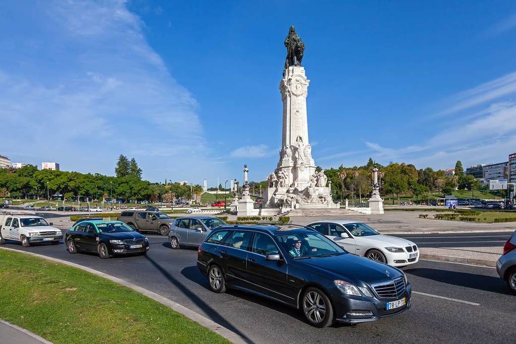 O trânsito em Lisboa é intenso e encontrar parques de estacionamento é um verdadeiro desafio