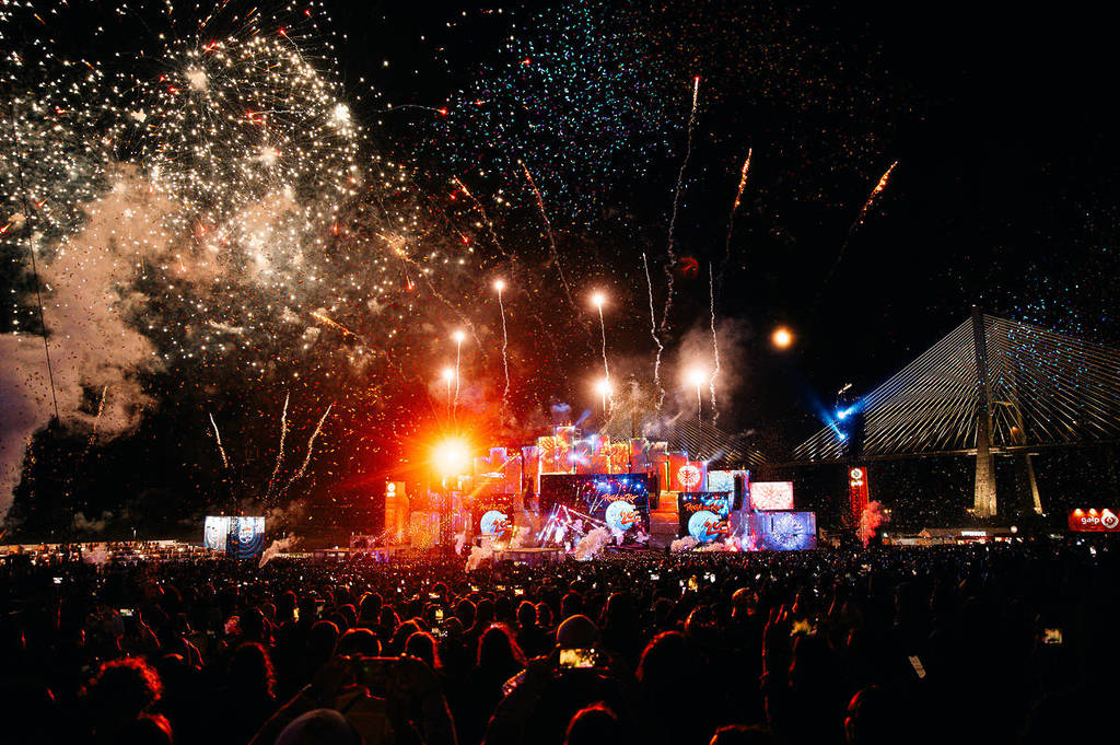 fireworks on the rock in rio world stage