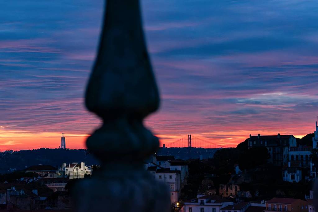 terrazza del monastero di São Vicente de Fora di notte e al tramonto