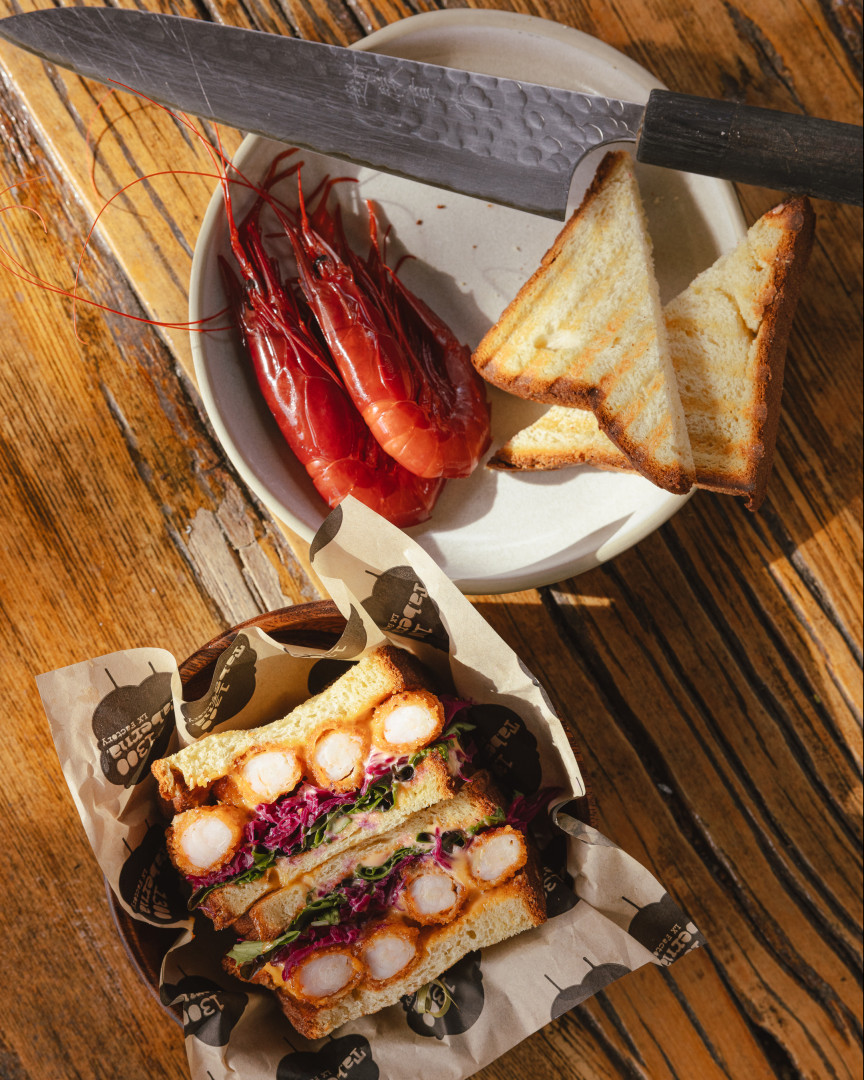 gambas e sandes de choco frito na 1300 taberna, na LX Factory