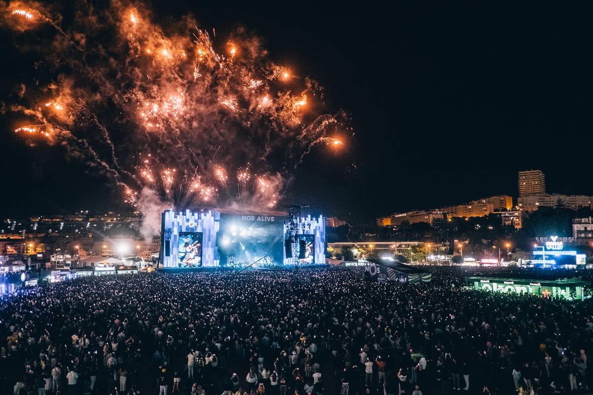 vista aérea do festival NOS Alive, no passeio marítimo de algés, Lisboa