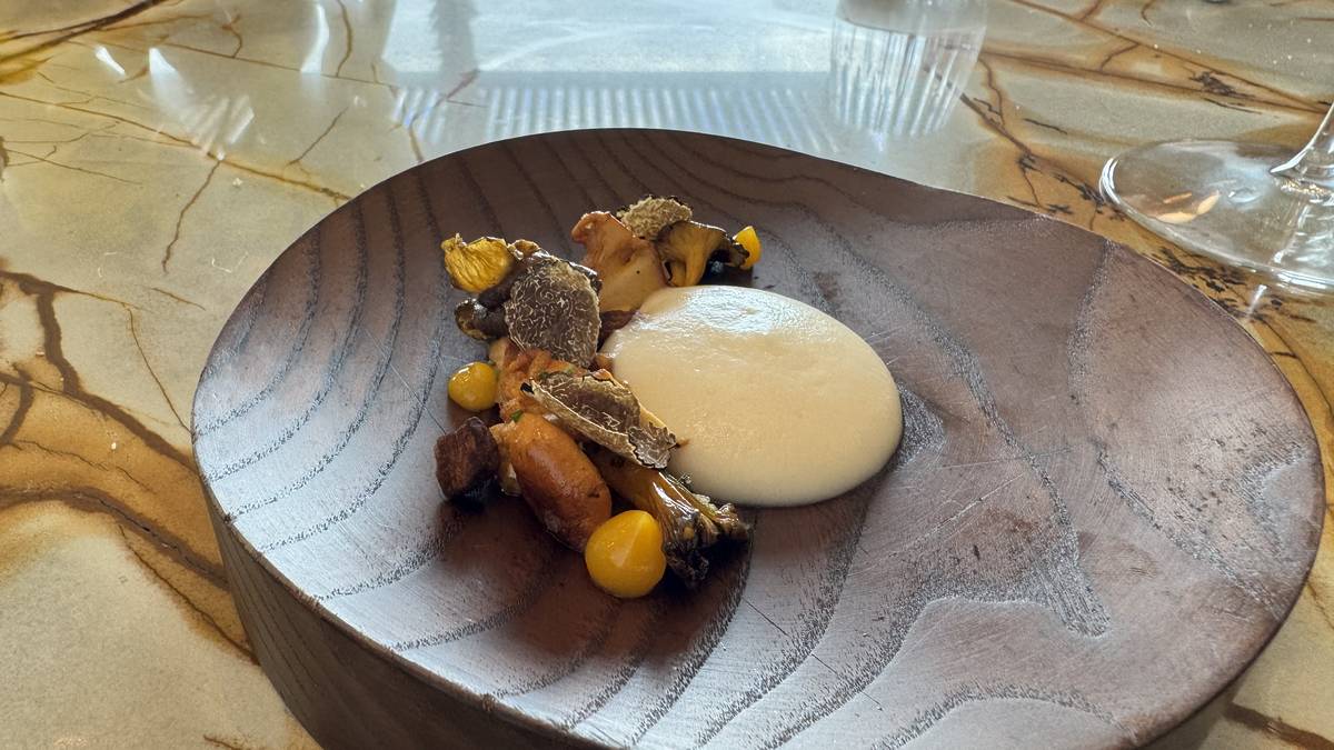 Cogumelos Silvestres com Papada e Trufa no restaurante intemporal de Miguel Laffan