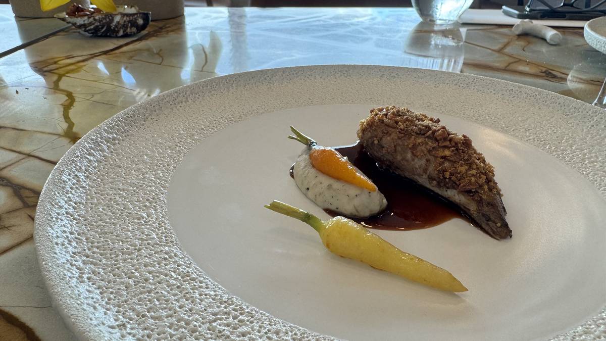 Perdiz Vermelha com Cinco Especiarias e Aipo no restaurante intemporal de Miguel Laffan