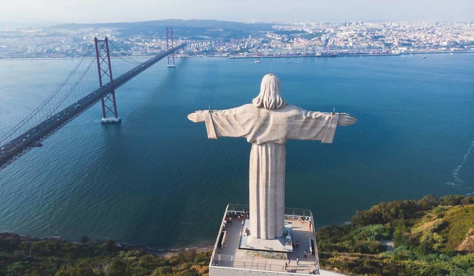 Due monumenti della Grande Lisbona si illuminano di verde &#8211; e il motivo è più serio di quanto si pensi