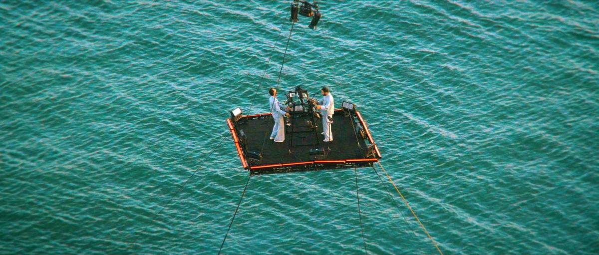 MXGPU gravam vídeo numa plataforma por cima do rio tejo