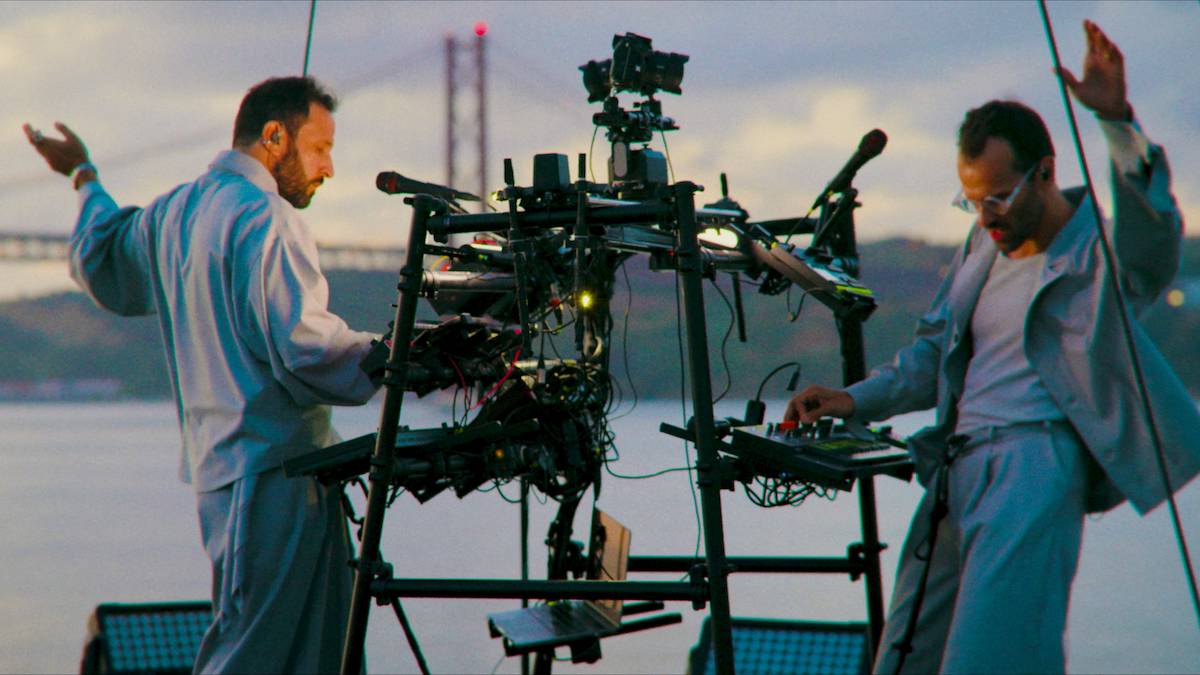 MXGPU gravam vídeo numa plataforma por cima do rio tejo