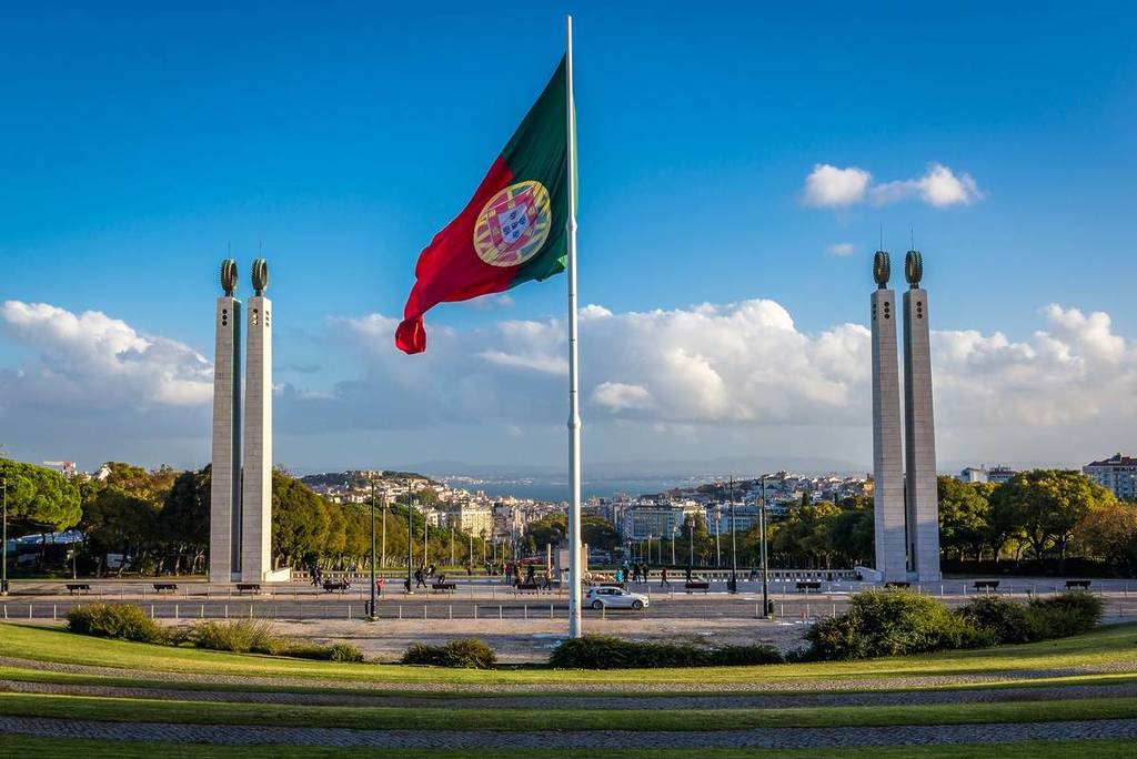Colunas de louros e vista do Parque Eduardo VII