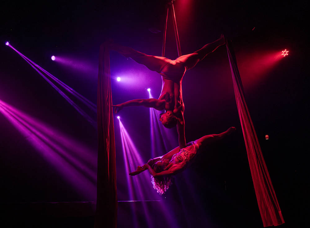 Espetáculo de acrobacias aéreas airotic soirée em lisboa