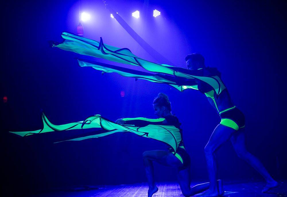 Espetáculo de acrobacias aéreas airotic soirée em lisboa