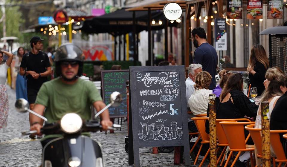 O bairro mais criativo de Lisboa está cheio de esplanadas para aproveitares o bom tempo do outono