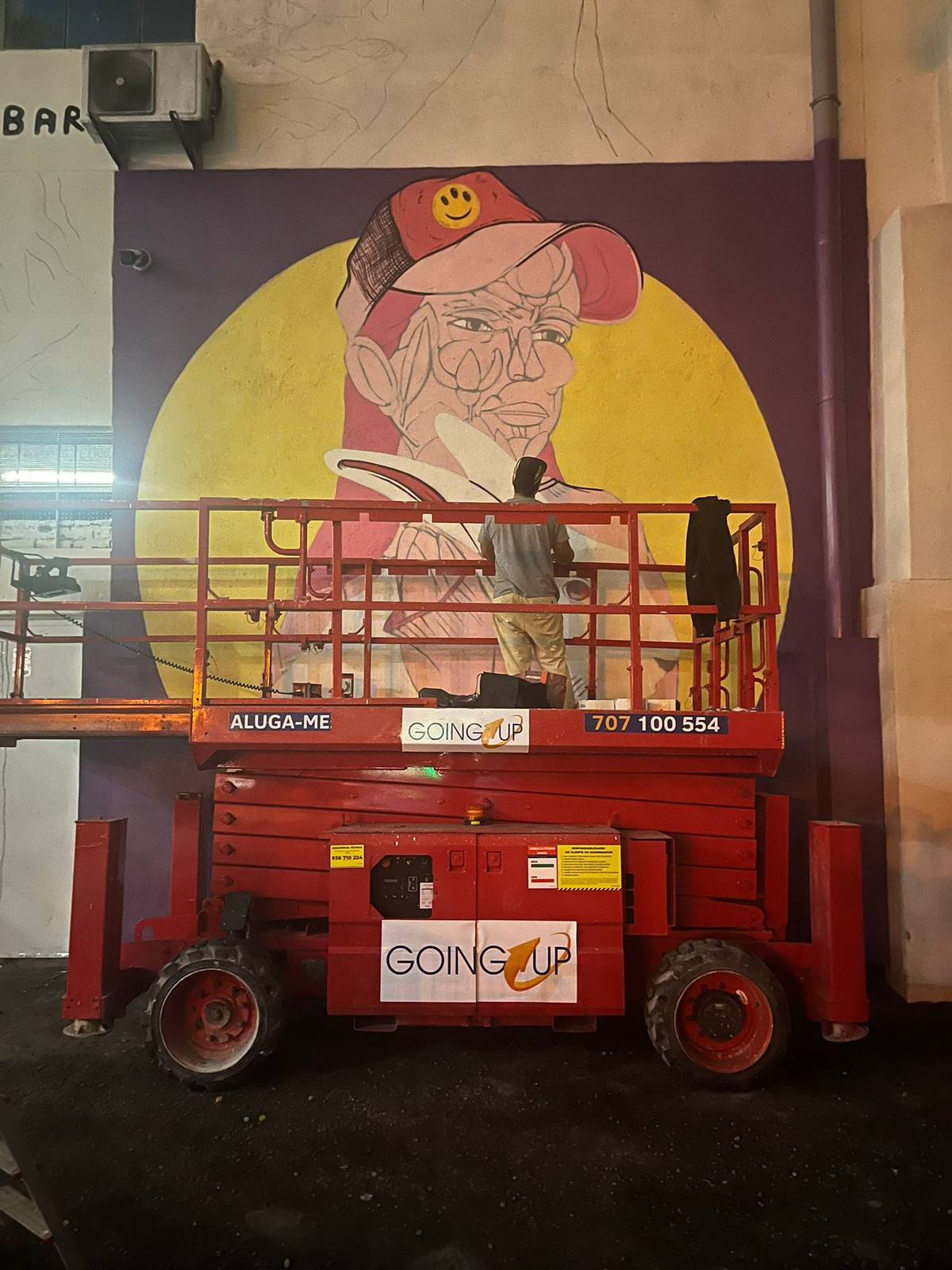 Novo mural coletivo transforma Lx Factory num retrato vivo de Lisboa