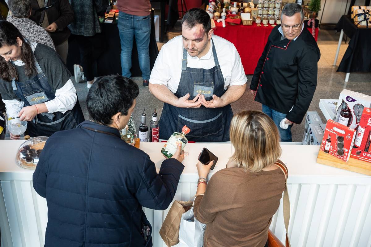 Wine tasting at Mercadinho Domus in Lisbon