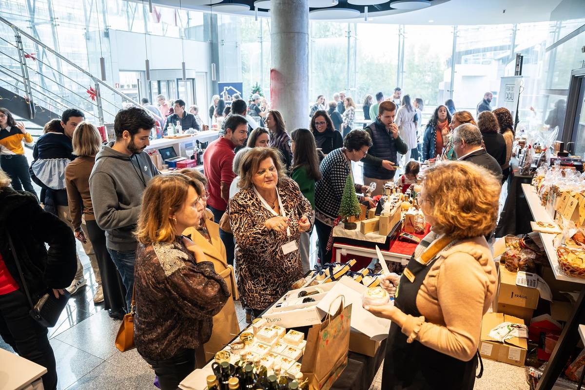Lisbon's Magical Christmas Charity Market Returns with Free Cooking Shows and Wine Tastings