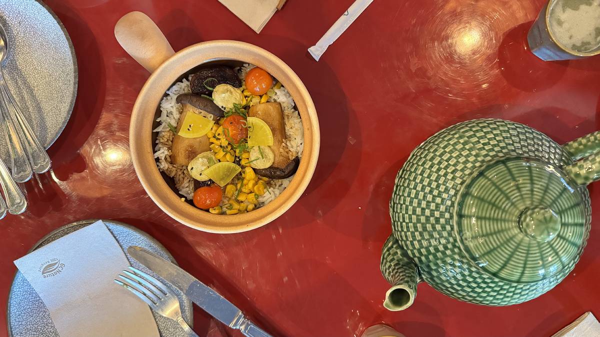 Kinoko, a versão vegetariana de arroz gohan com cogumelos eryngi e shiitake restaurante asiático nood