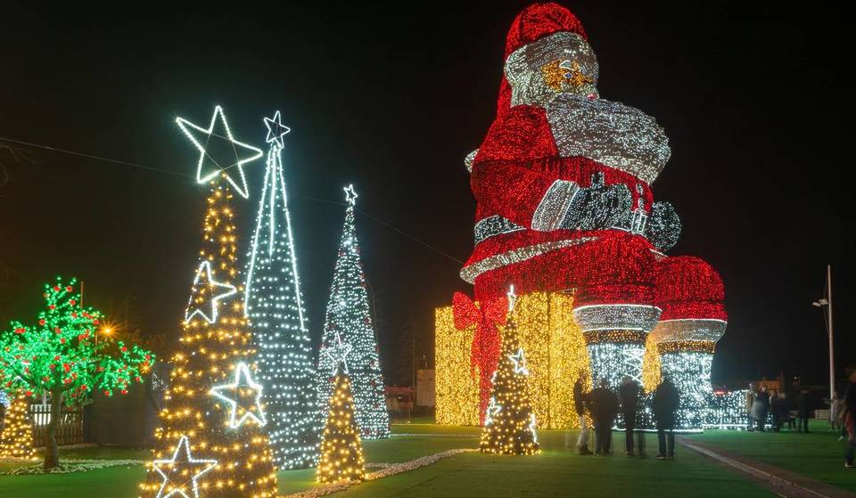 La plus grande et la plus petite du monde : La ville des parapluies qui est maintenant une destination de Noël à environ 2h40 de Lisbonne