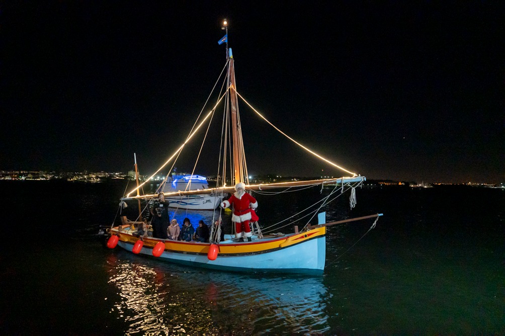 Aldeia Natal do Seixal, chegada do Pai Natal de barco
