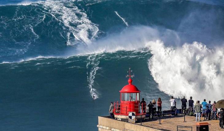 Alerta Amarelo na Praia do Norte: surfistas estão a ser “chamados” para eventual campeonato de ondas grandes já este sábado (dia 13 de dezembro)