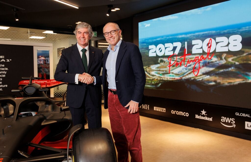 Acordo entre Stefano Domenicali, Presidente e CEO da Formula 1 e Manuel Castro Almeida, Ministro da Economia de Portugal, para o regresso de Portugal ao calendário da Formula 1 em 2027 e 2028